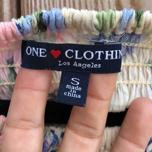 Like new! - ONE CLOTHING Floral Print Off-Shoulder Blouse - Picture 2 of 6